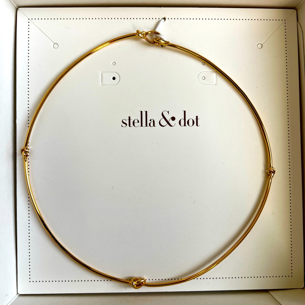 Stella & Dot Simple Knot Collar in the color Gold